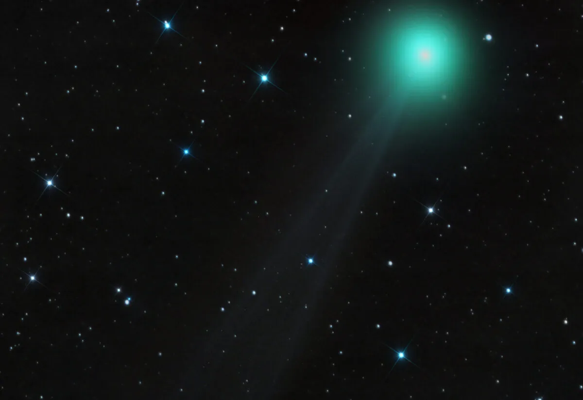 Comet Lovejoy 2014 by Jaspal Chadha, London, UK. Equipment: Skywatcher Espirt 100ED, QSI 690CCD.