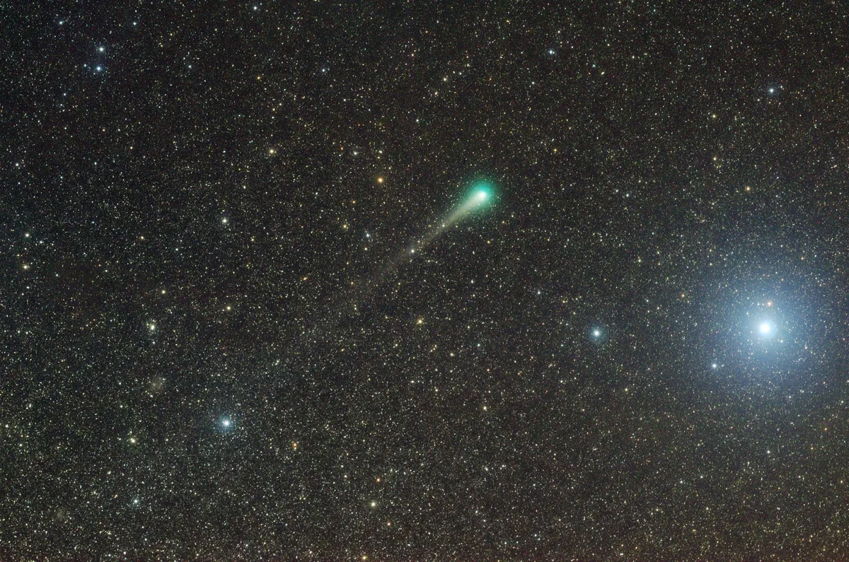 Comet C/2013 US10 Catalina by José J. Chambó, Siding Spring, NSW, Australia. Equipment: Takahashi FSQ-106ED, SBIG STL-1100M