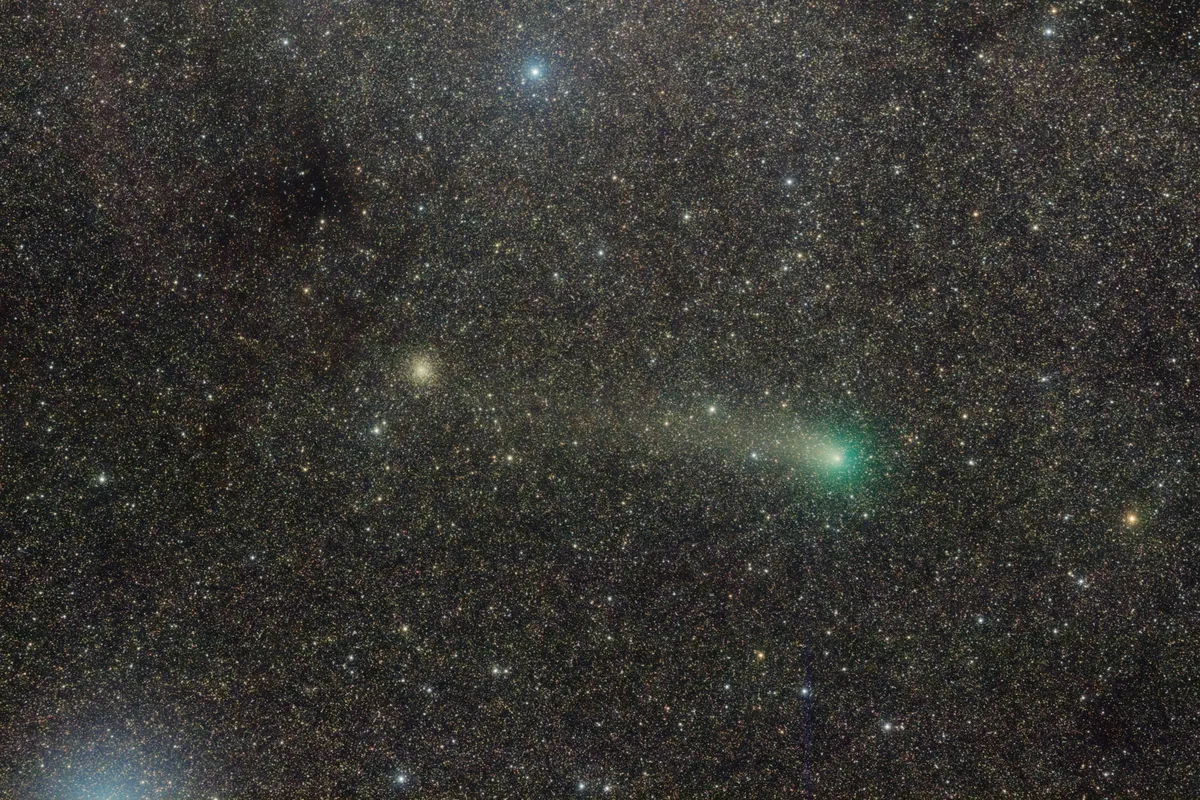 Comet PanSTARRS above the Milky Way‏ by José J. Chambó, Siding Spring, NSW, Australia. Equipment: Takahashi FSQ ED 106mm f/5.0, SBIG STL-11000M