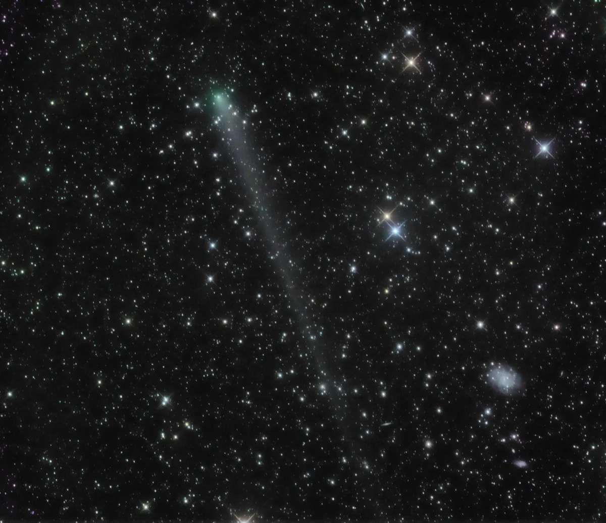 Comet PanSTARRS Departs‏ by José J. Chambó, Siding Spring, NSW, Australia. Equipment: ASA Astrograph 16