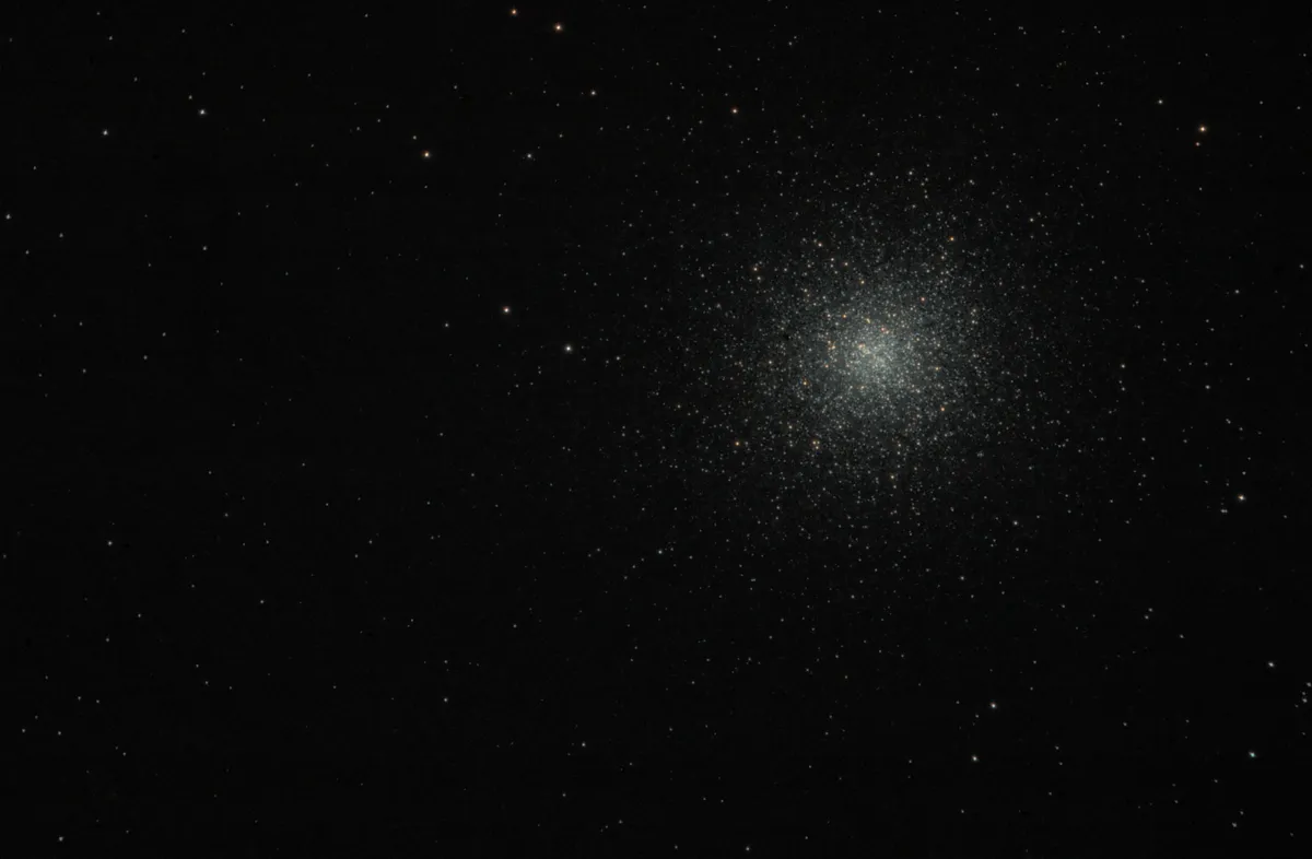 M13 The Great Cluster by David Pickles, Ilchester, Somerset, UK. Equipment: Sky-Watcher Explorer 190MN Pro mounted on a NEQ6, Tele Vue 2x2