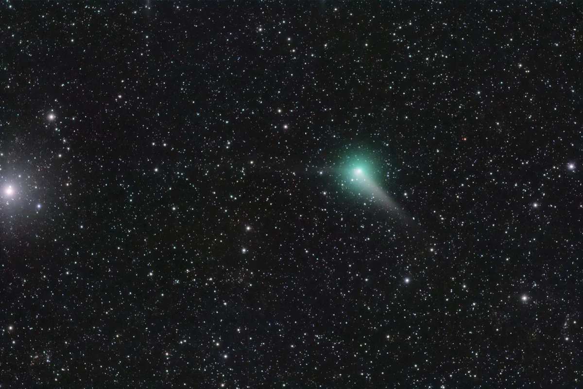 Comet Johnson Approaches by José J. Chambó, New Mexico, USA. Equipment: Takahashi FSQ-106ED f/5.0 SBIG STL-11000M.