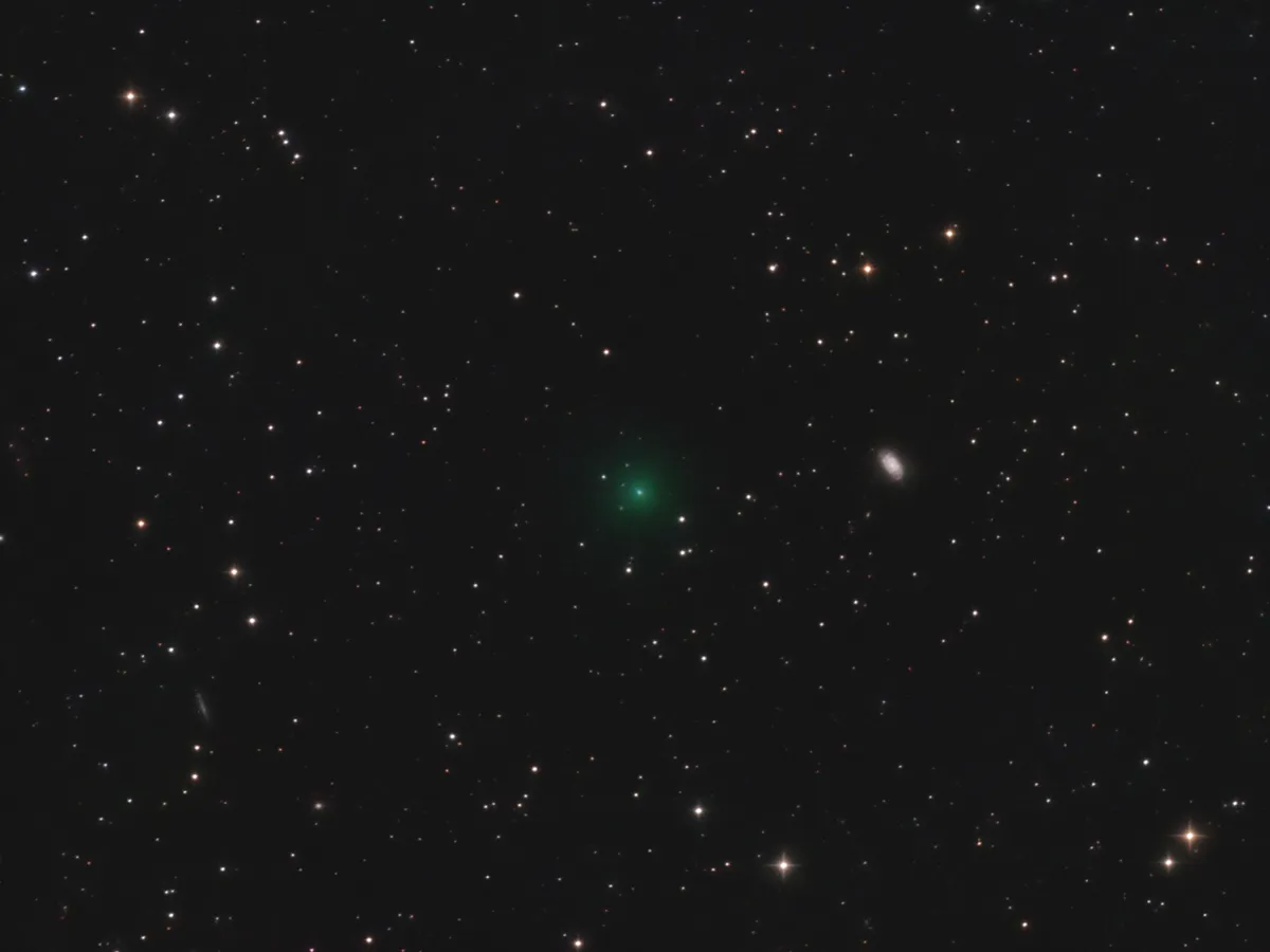 Comet C/2017 O1 ASASSN by José J. Chambó, Valencia, Spain. Equipment: GSO 8