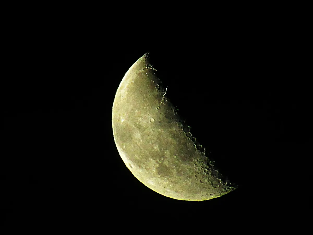 Moon by Alex Higgs, Hessle, UK. Equipment: Canon SX430is