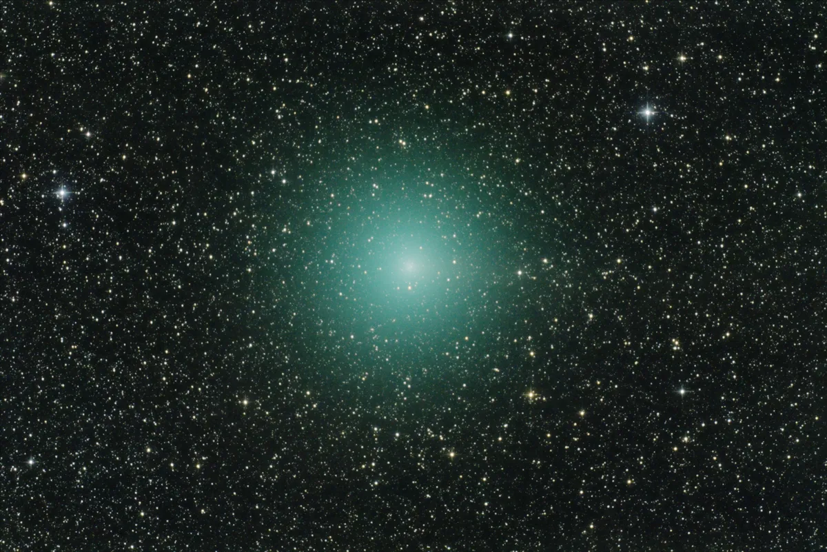 Comet 252P/LINEAR (Apr.10,2016) by José J. Chambó Bris, Hoya Redonda, Valencia, Spain. Equipment: GSO 8" f/3.8, Canon EOS-100D