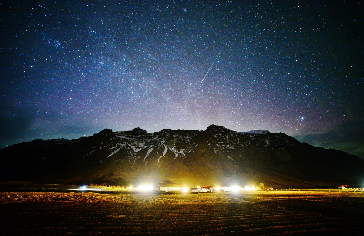 Icelandic Meteor by James Daniels, Iceland. Equipment: NIKON D610.