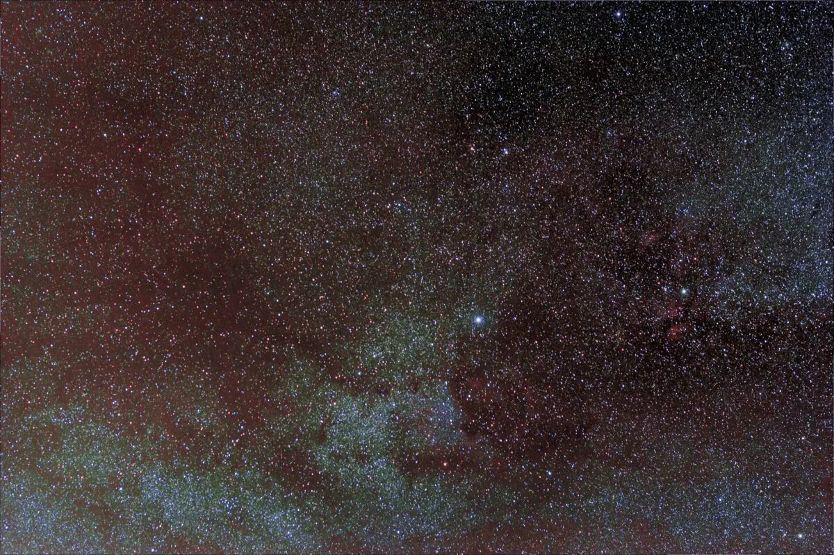 Cygnus Region by Jarrod Bennett, Mutxamel, Spain. Equipment: Canon 450D, 50mm Lens, Vixen Polarie.