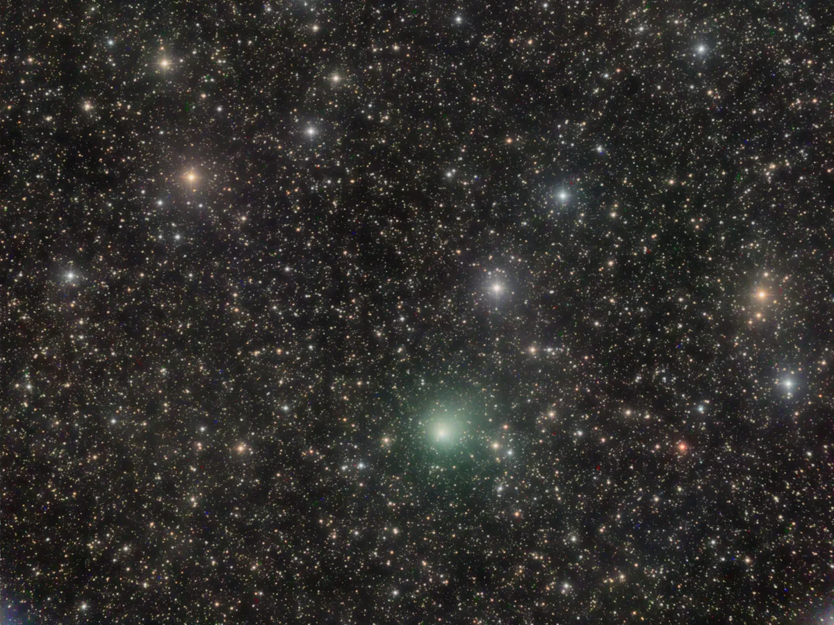 Comet 71P/Clark by José J. Chambó, Siding Spring, Australia. Equipment: Planewave 20" CDK, FLI PL11002M