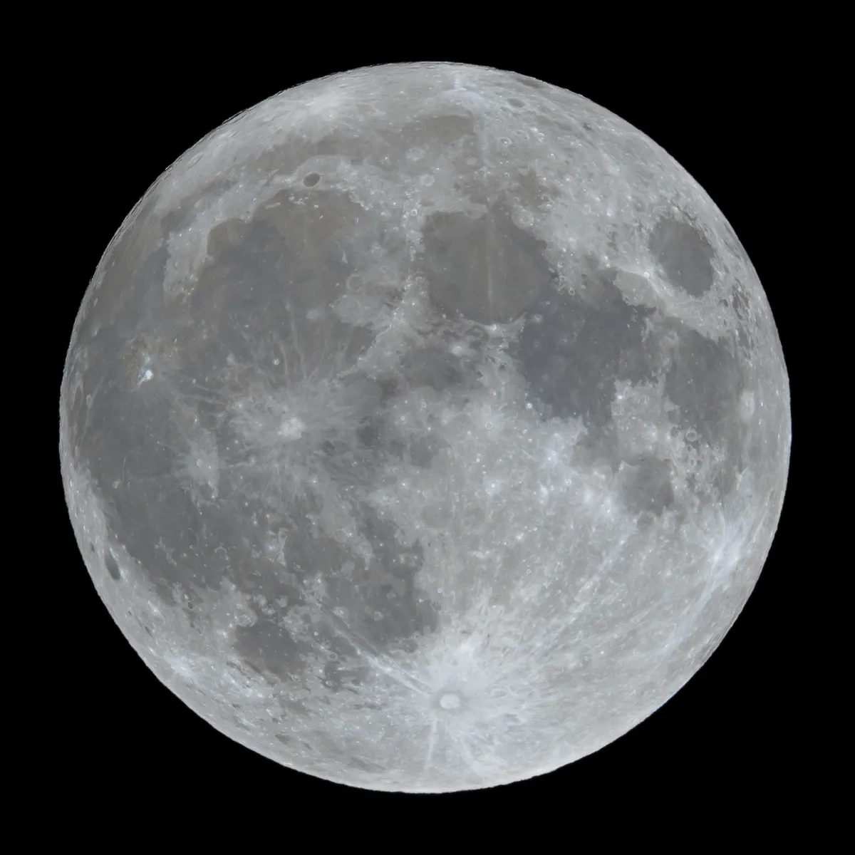 Full Moon at Perigee by Tom Howard, Crawley, UK. Equipment: Nikon D7000 DSLR, TS-Optics 65mm quadruplet, Nikon x1.4 Teleconverter.