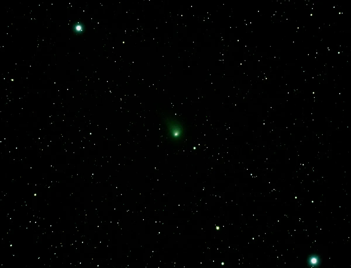 Comet C/2015 V2 Johnson by Tony Horton, Ross On Wye, Herefordshire, UK. Equipment: Canon EOS 1100d, Altair Starwave 80ED-R, Celestron AVX Mount.