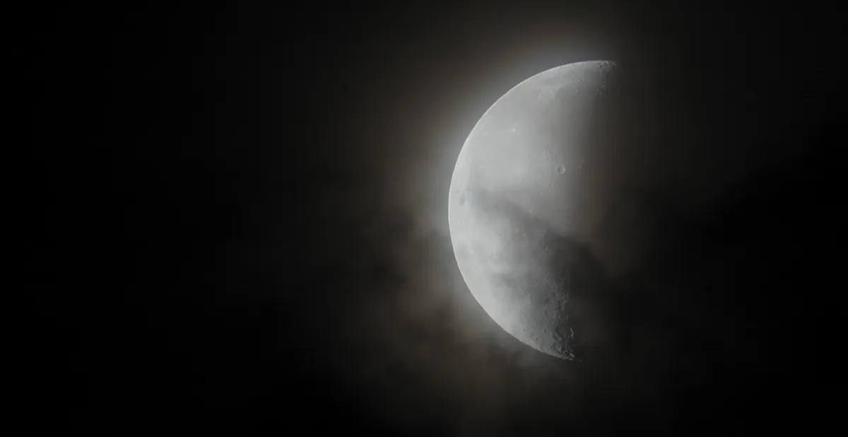 Misty Moon by Danny Lee, Kent, UK. Equipment: Skywatcher 150p, EQ5 PRO GOTO, Nikon D40 at prime focus