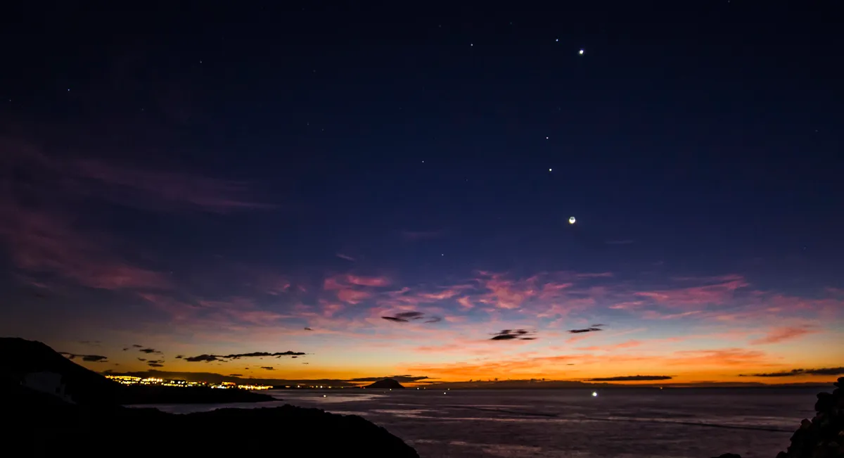 Moon, Venus, Jupiter & Mars Conjunction 10 Oct 2015 by Peter Louer, Tenerife. Equipment: Canon 700D, Samyang 10mm Lens