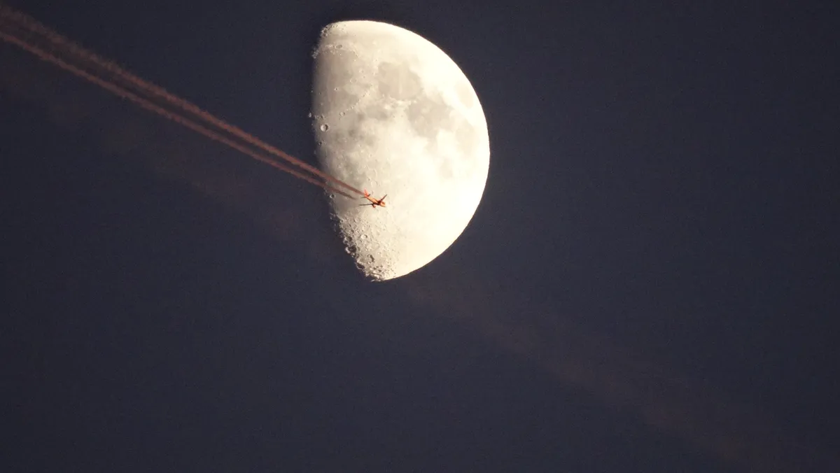 Fly me to the Moon.... by Tim Amy, Puente San Miguel. Equipment: Sony Cyber-Shot DSC-HX300