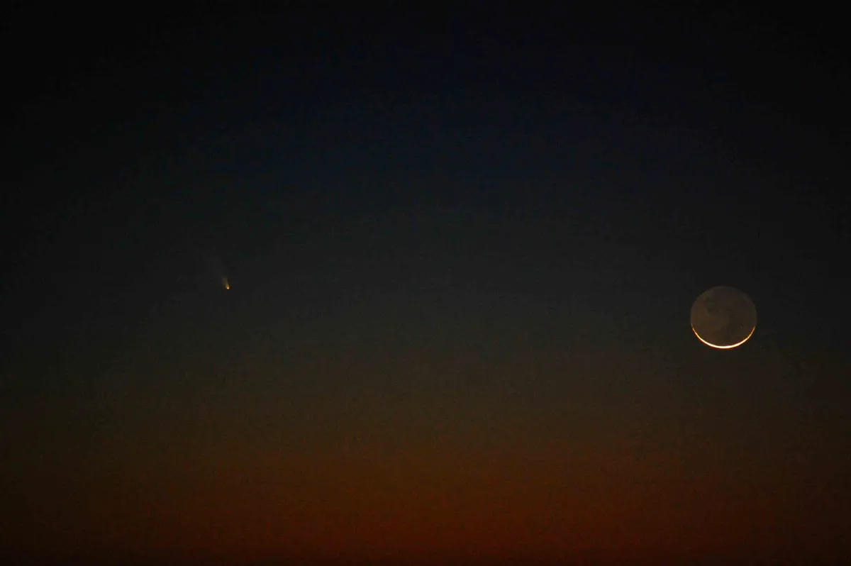 Comet Panstarrs and Moon by Richard Sass, Cloudcroft NM, USA. Equipment: Nikon D-40, 200mm lens, tripod