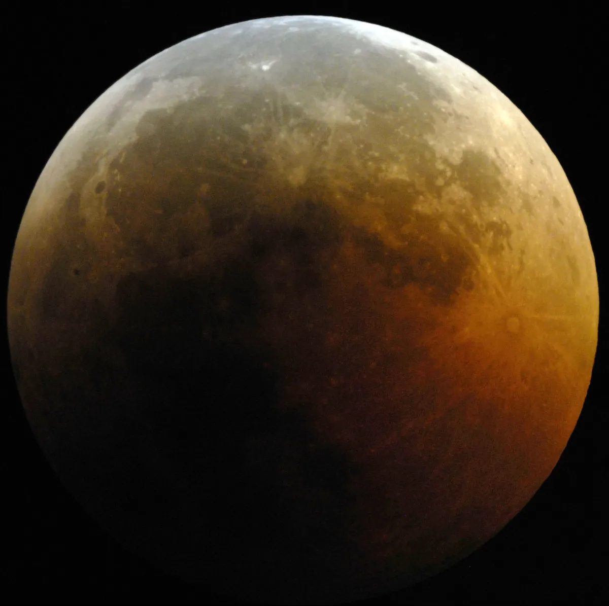 Lunar Eclipse 15/06/2011 by Yann, South Africa. Equipment: Meade LX200 GPS 8 incles, Nikon D200.