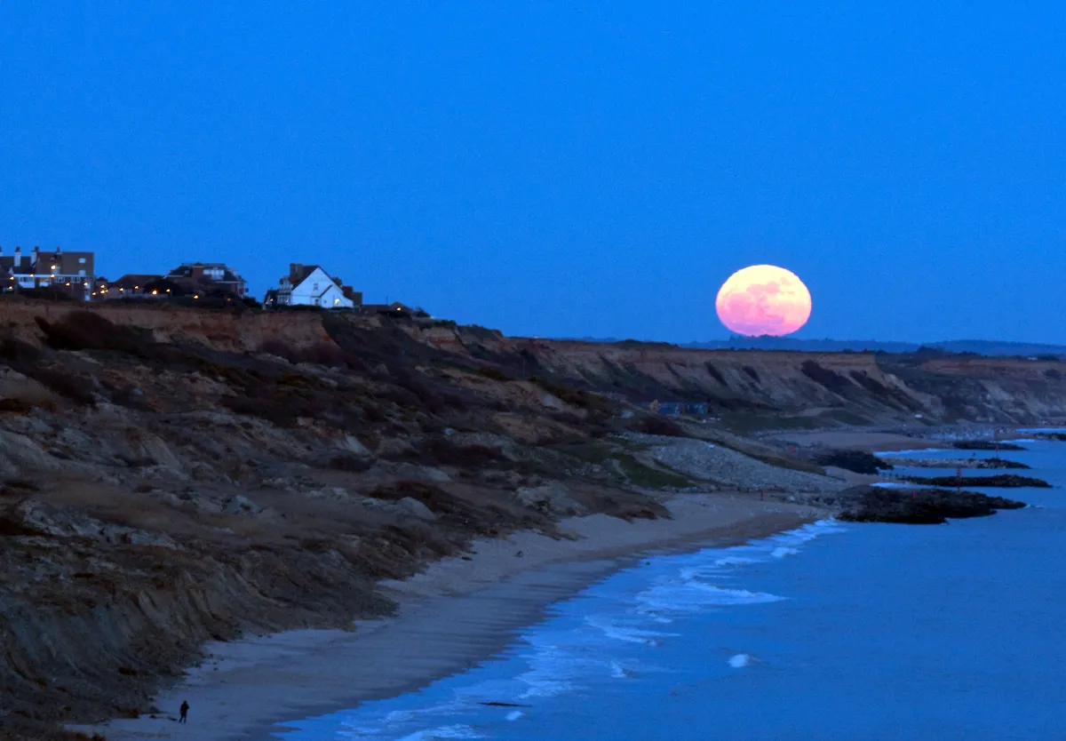 Super Moon over Barton-on-Sea by Jeff Brown, Highcliffe, Dorset, UK. Equipment: Canon 40D DSLR 170mm f8 1/8 ISO 1000