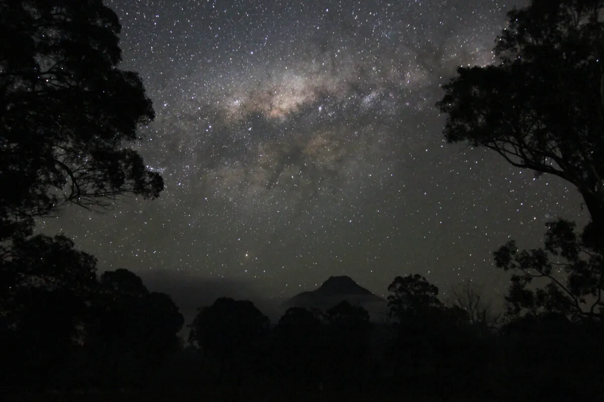The Milky Way over Mt. Barney by Tom Bishton, Mt. Barney NP, Queensland, Australia. Equipment: Canon EOS 550D.