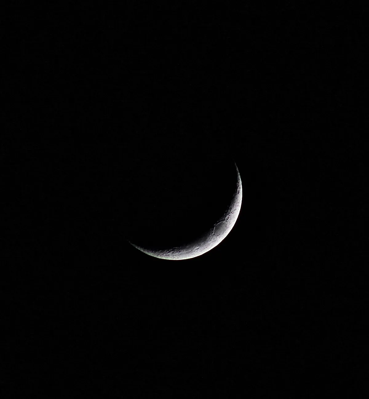 Waxing Crescent by Sarah & Simon Fisher, Bromsgrove, Worcestershire. Equipment: Canon 600D, 300mm