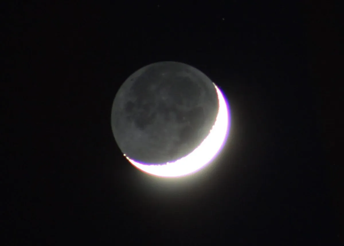 Earthshine by Sarah & Simon Fisher, Bromsgrove, Worcestershire, UK. Equipment: Canon 600D, 300mm lens