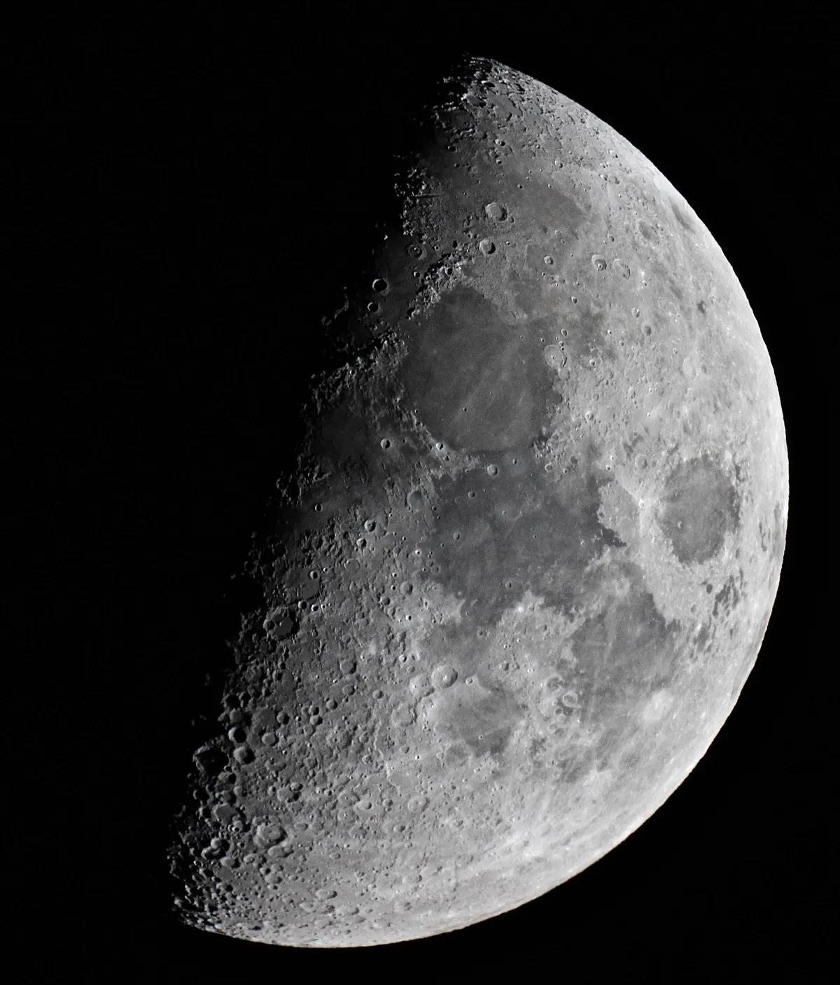 Half Moon by Sarah & Simon Fisher, Bromsgrove, Worcestershire, UK. Equipment: Prime focus single shot, Canon 600D, Maksutov 127mm.