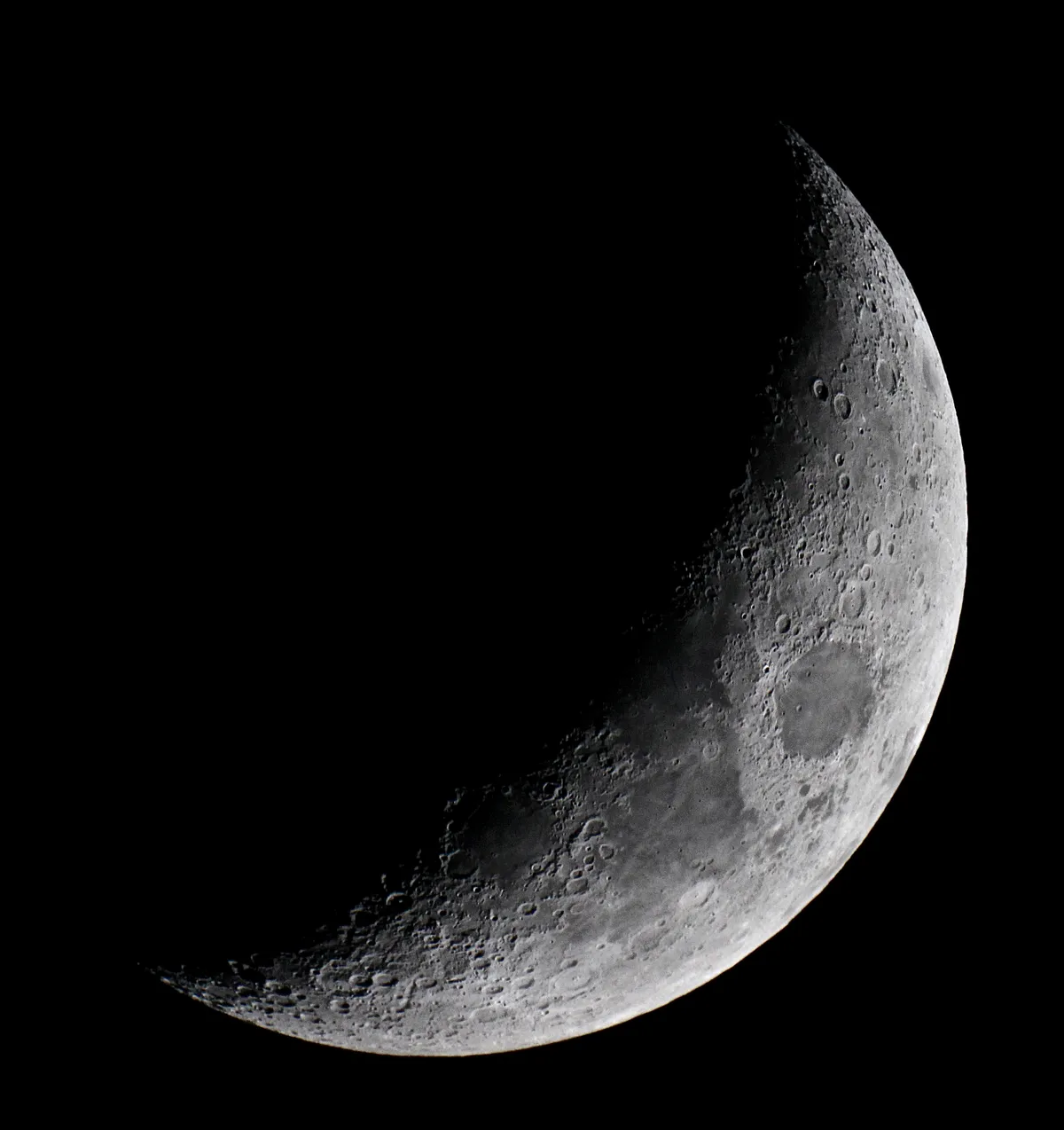 Waxing Crescent Moon by Sarah & Simon Fisher, Bromsgrove, Worcestershire. Equipment: Canon 600D, Maksutov 127mm telescope, Prime focus single shot.