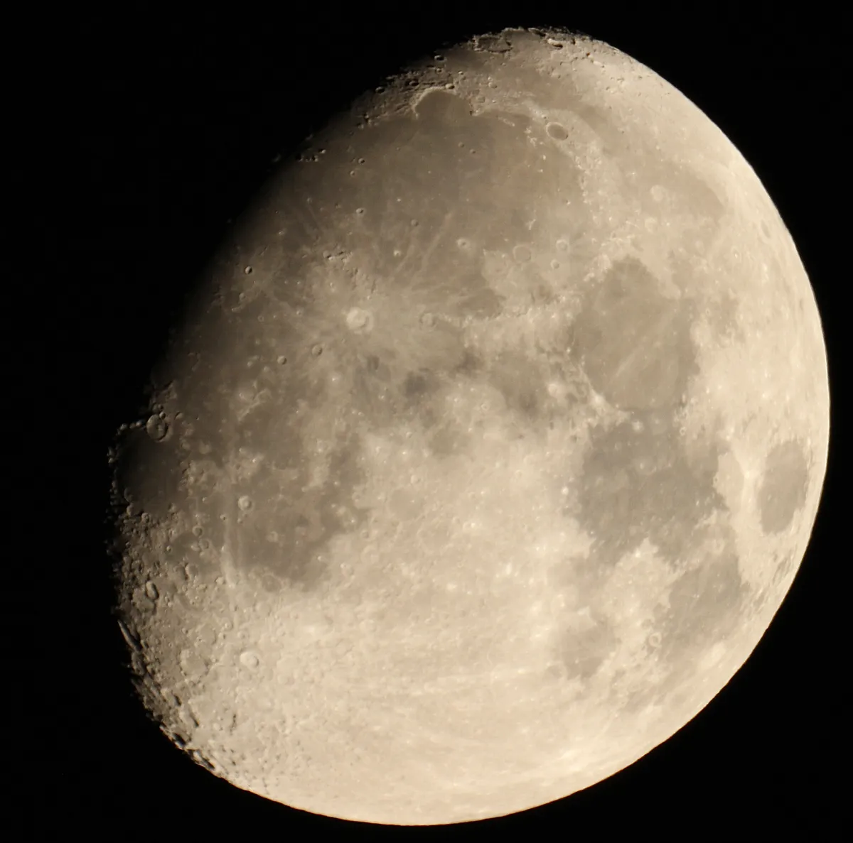 Lovely Luna by Sarah & Simon Fisher, Bromsgrove, Worcestershire, UK. Equipment: Canon 600D, Mak 127mm telescope (prime focus single shot).