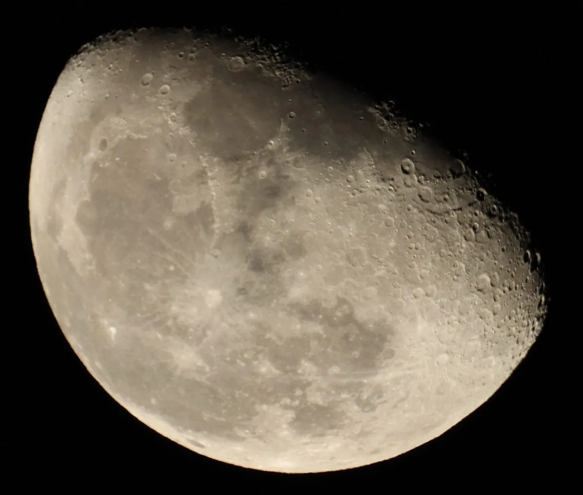Waning Gibbous Moon by Sarah & Simon Fisher, Bromsgrove, Worcestershire, UK. Equipment: Canon 600D, Maksutov 127mm.