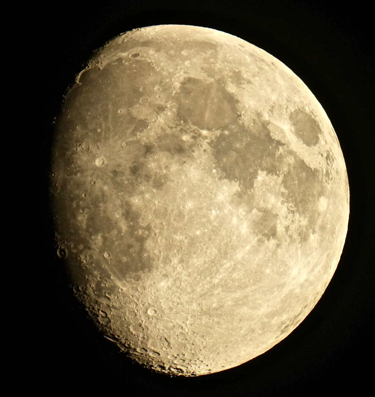 Independence Day Moon by Sarah & Simon Fisher, Bromsgrove, Worcestershire, UK. Equipment: Canon 600D, Mak 127mm.
