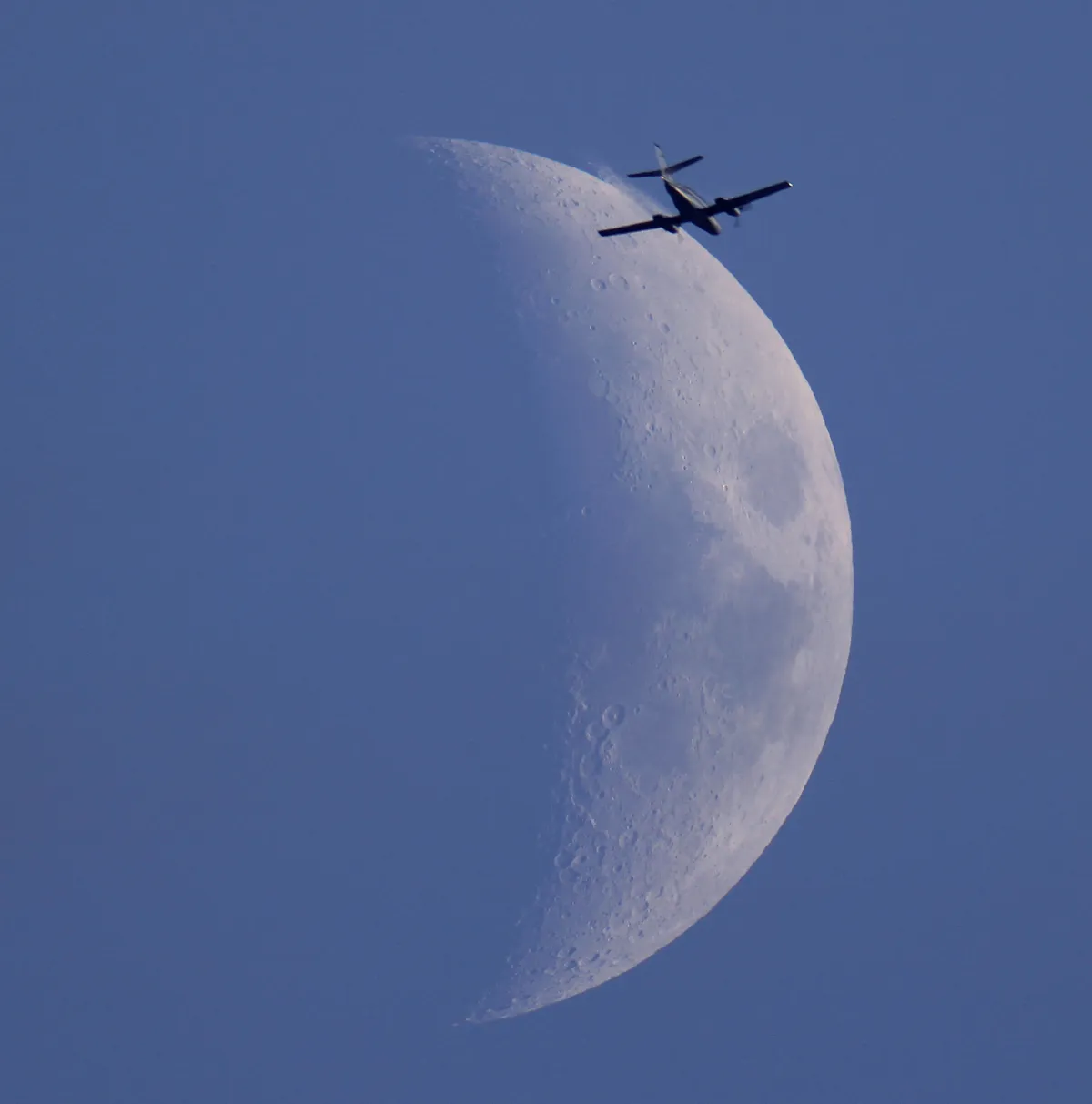 Plane Crossing the Moon by Gary Palmer, Sutton, Surrey, UK. Equipment: Explore Scientific ED127, Canon 60d