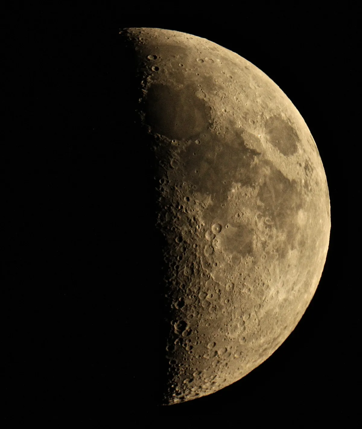Bank Holiday Moon by Sarah & Simon Fisher, Bromsgrove, Worcestershire, UK. Equipment: Canon 600D, Mak 127mm.