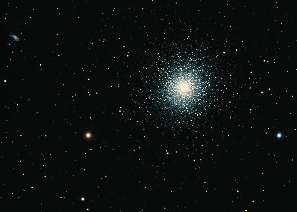 Great Globular Cluster in Hercules by Tom Howard, Crawley, West Sussex, UK. Equipment: Meade 127 refractor on an EQ6. Nikon D90 DSLR.