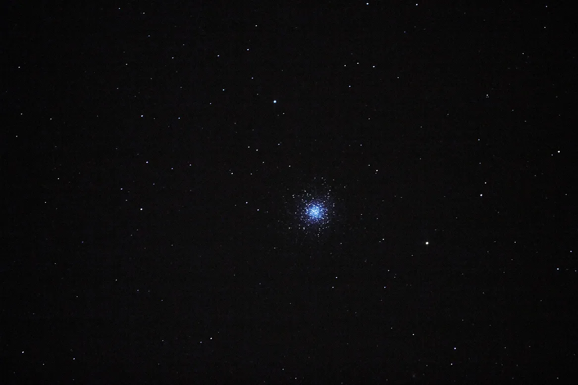 M13 by Lee Manley, South Cheshire, UK. Equipment: SkyWatcher 200PDS, HEQ5Pro SynScan, Canon 550d