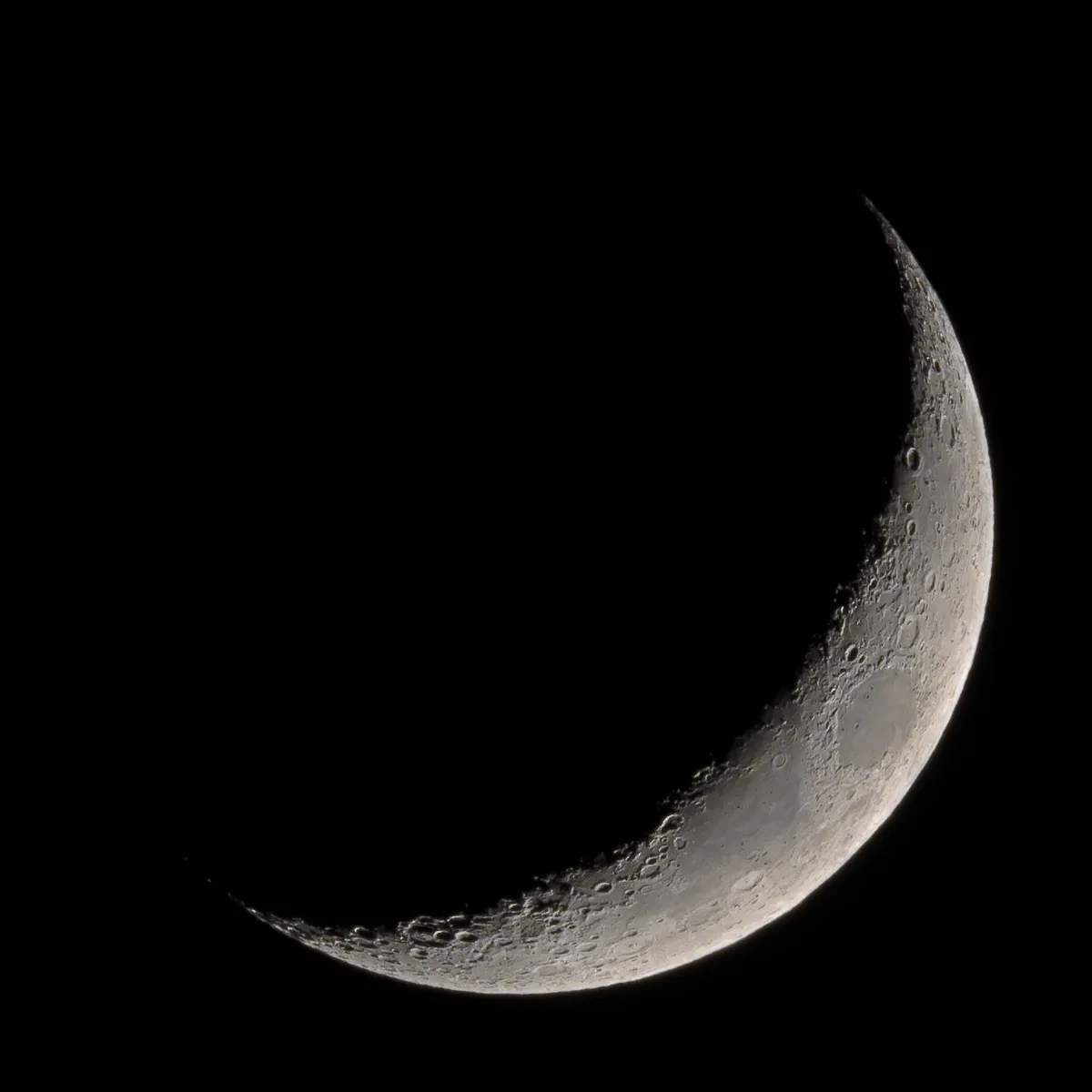 Crescent Moon by Tom Howard, Crawley, Sussex. Equipment: Nikon D7000 DSLR, TS-Optics 65mm quad refractor, Nikon TC-14E teleconverter.