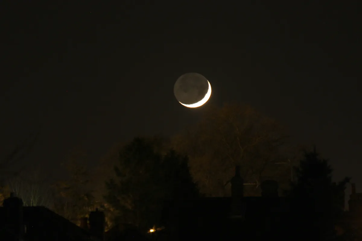 Setting Moon with Earthshine by Steve Brown, Stokesley, N. Yorkshire, UK. Equipment: Canon 600D, 250mm lens, tripod.