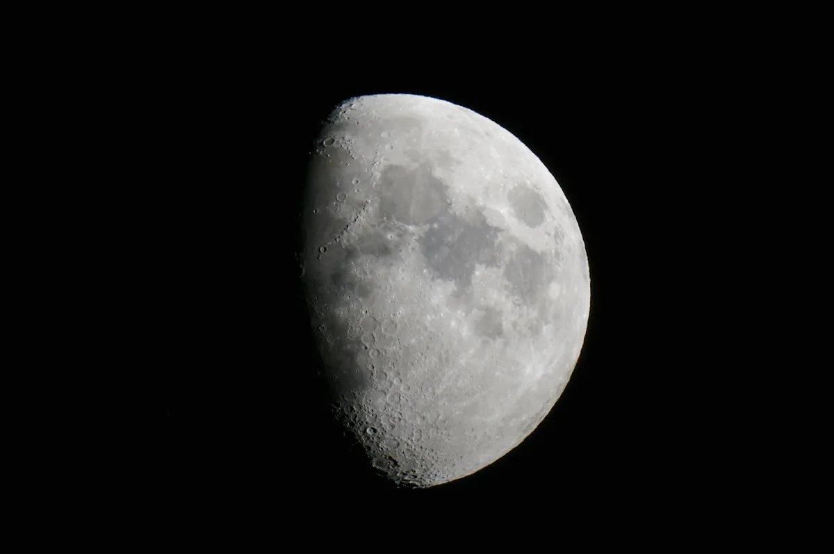 Moon by Alain Townsend, Oxford, UK. Equipment: Cannon 300D, 200mm Flextube Skywatcher Dobsonian