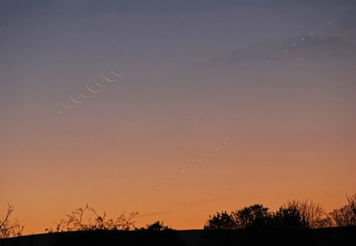 Moon, Venus and Jupiter Rising by Steve Brown, Stokesley, N. Yorkshire, UK. Equipment: Canon 600D, 250mm lens, tripod.