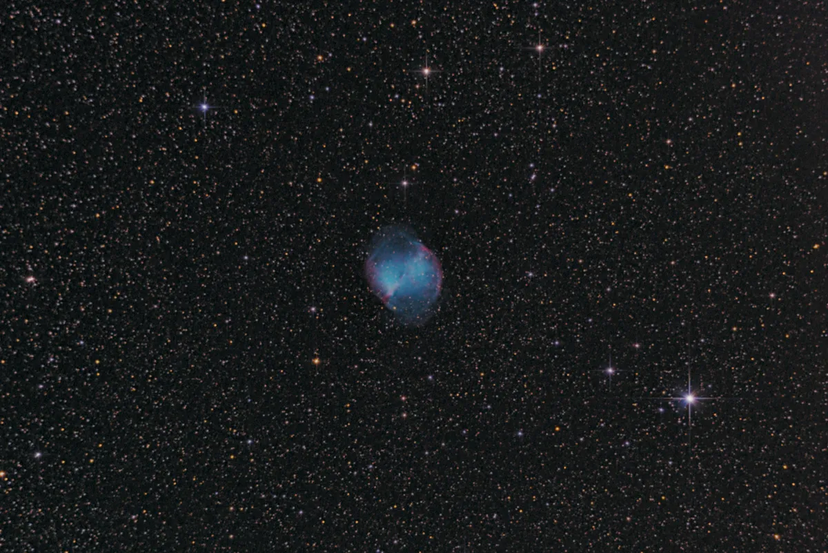 M27 - Dumbbell Nebula by Danny Lee, Kent, UK.