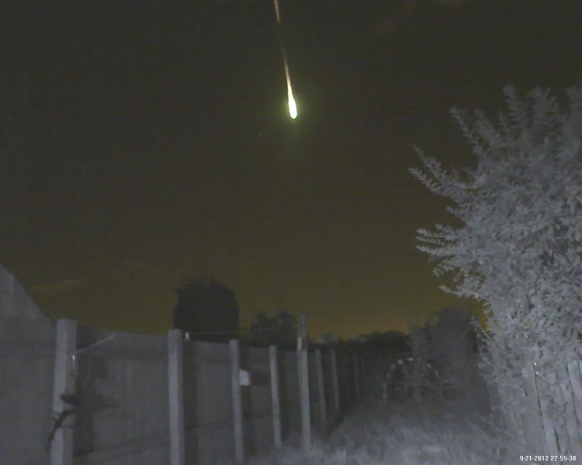 Cliff's skycam :) Meteor bright object captured! by Cliff Tate, Middlesbrough, UK. Equipment: Asda webcam moddified to infrared, Deskshare webcam monitor 5.