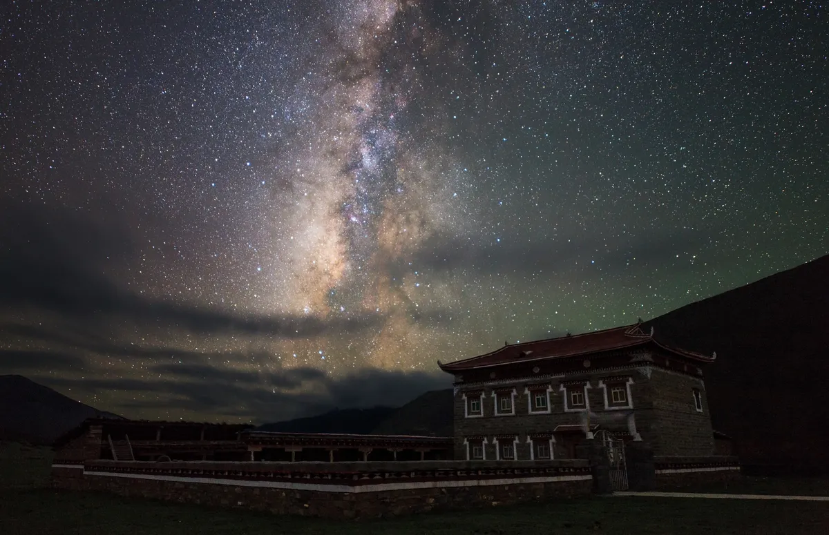 Tibet Milky Way by Jeff Dai, Sichuan province of China. Equipment: Canon EOS 5D MarkII, AF-S Nikkor 14-24mm f/2.8G IF-ED, Loptron SkyTracker