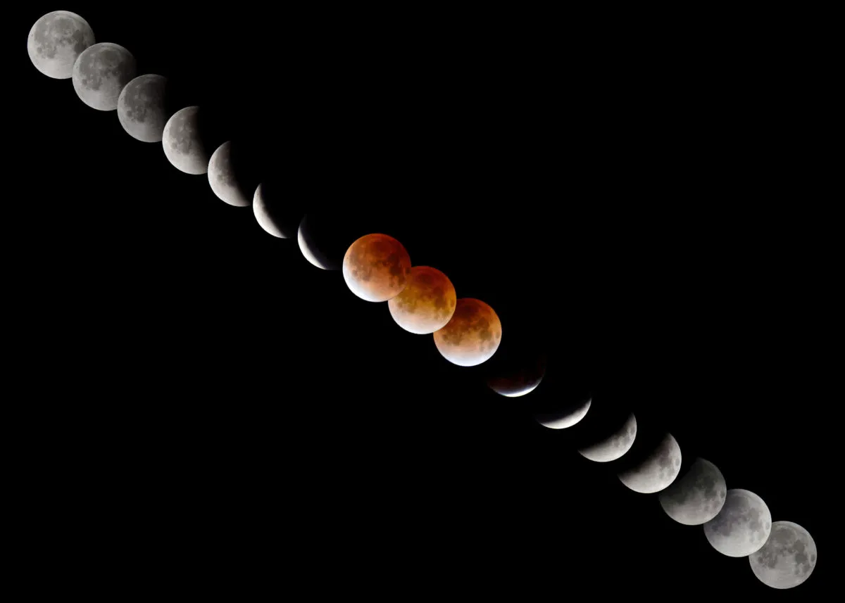 Lunar Eclipse (10/12/2011) by Tim Jukes, Tsukuba, Japan.