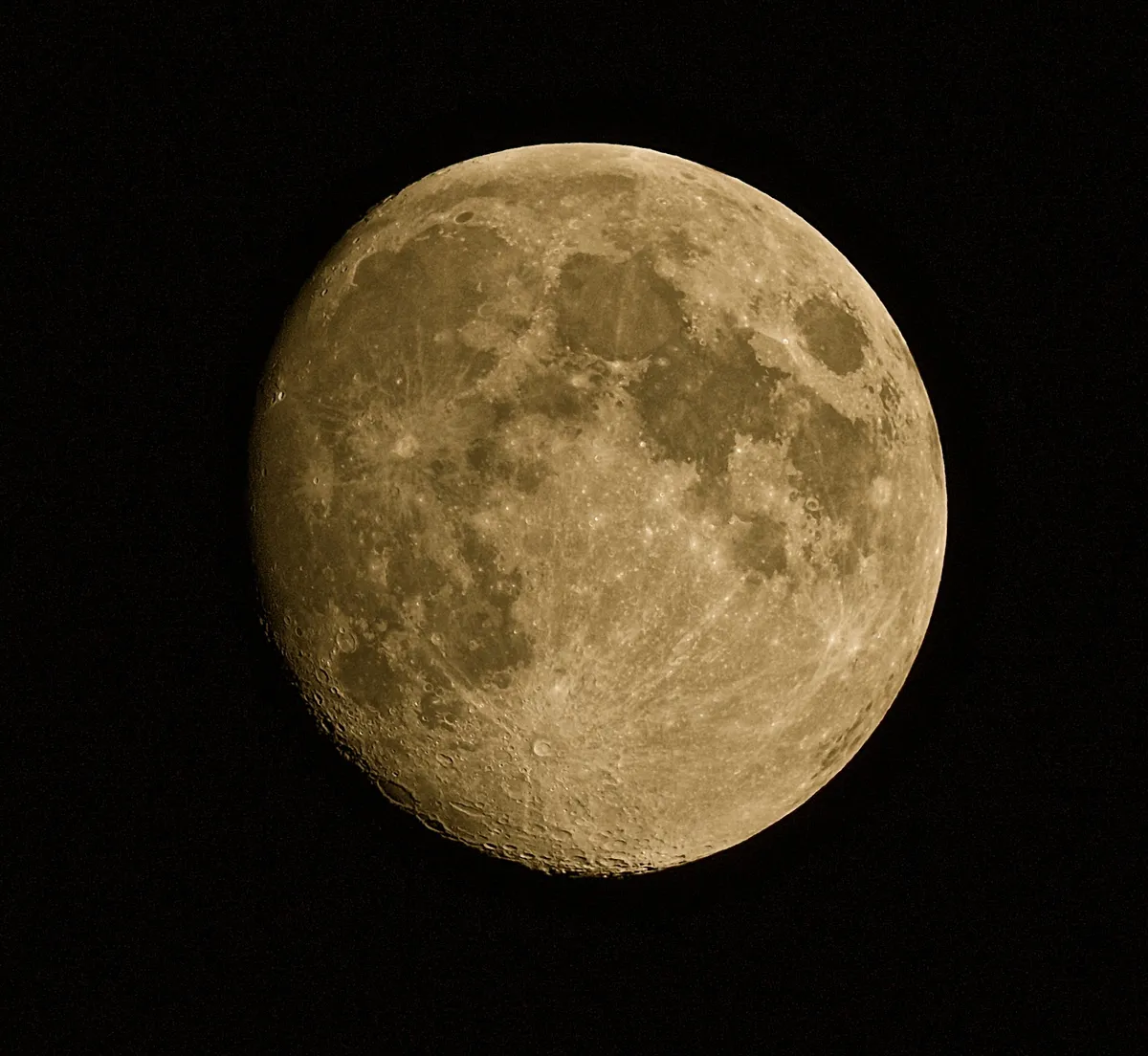 Moon, 27th September 2012 by Tony Clements, Longwick, Buckinghamshire, UK. Equipment: Skywatcher 150p, Pentax Kx