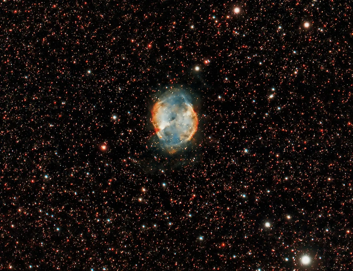 M27 The Dumbell Nebula by Steve Dean, Isle of Wight, UK.