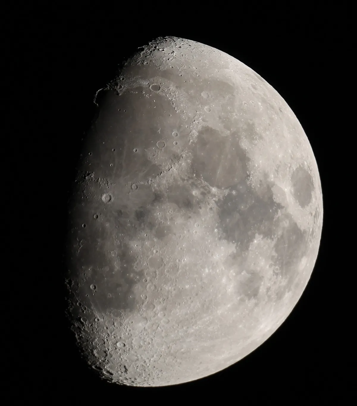Moon by Brett Palmer-Heathman, Hornchurch, Essex, UK. Equipment: Skywatcher 200, Canon 1100d