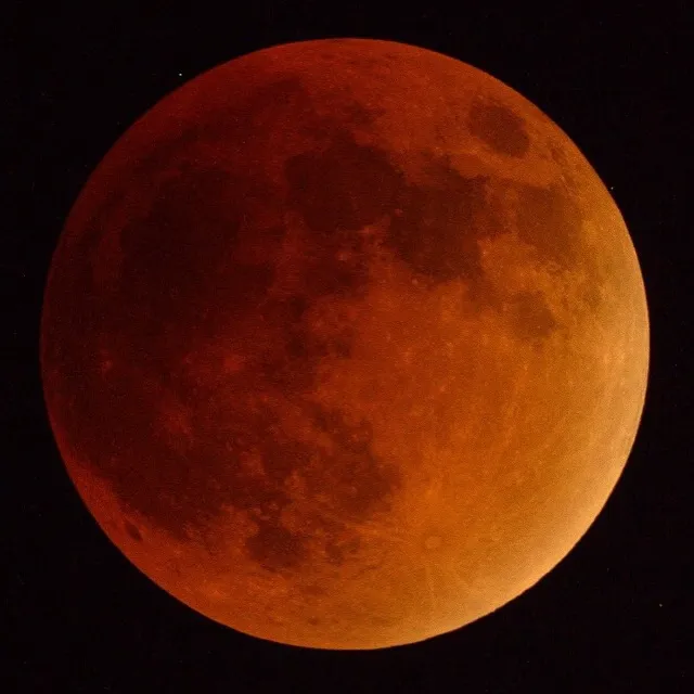 Lunar Eclipse (28/09/2015) by Scott Phillips, Llanelli, South Wales, UK.