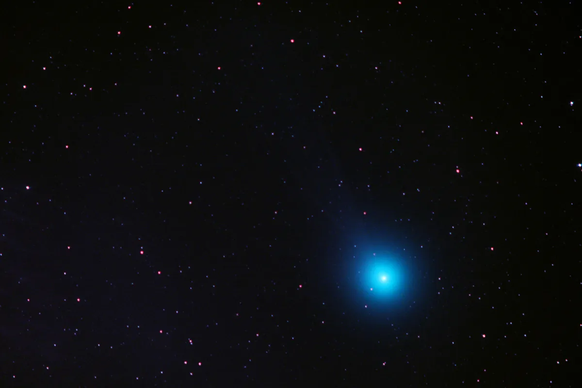 Comet Lovejoy by Stephen Gill, Lincolnshire, UK. Equipment: 4