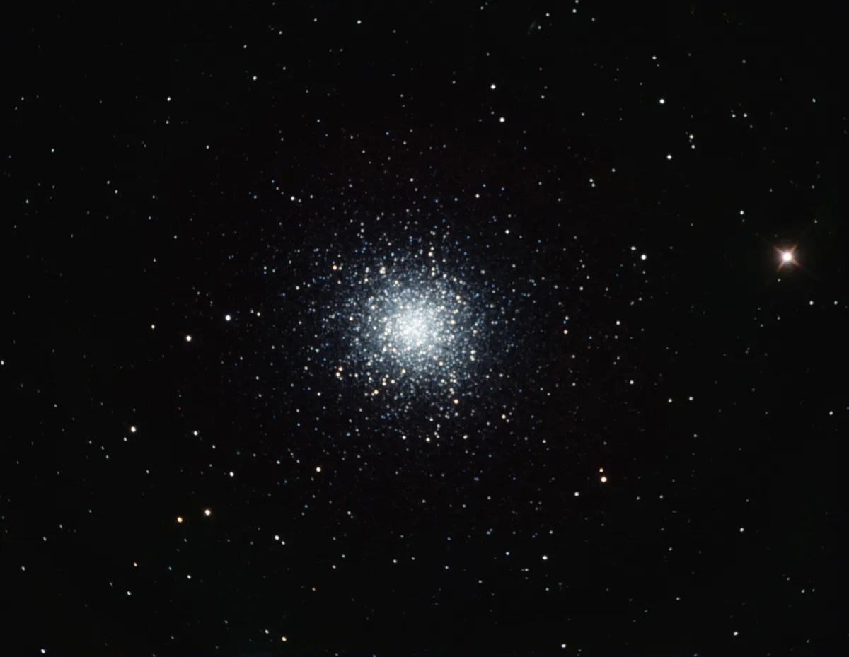 M13 Great Hercules Cluster by Mark Griffith, Swindon, Wiltshire, UK. Equipment: Teleskop service 12