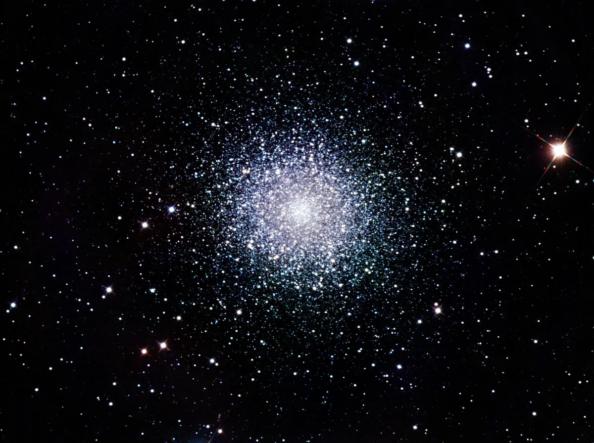 M13 Great Globular Cluster by Mark Griffith, Swindon, Wiltshire, UK. Equipment: Teleskop service 12