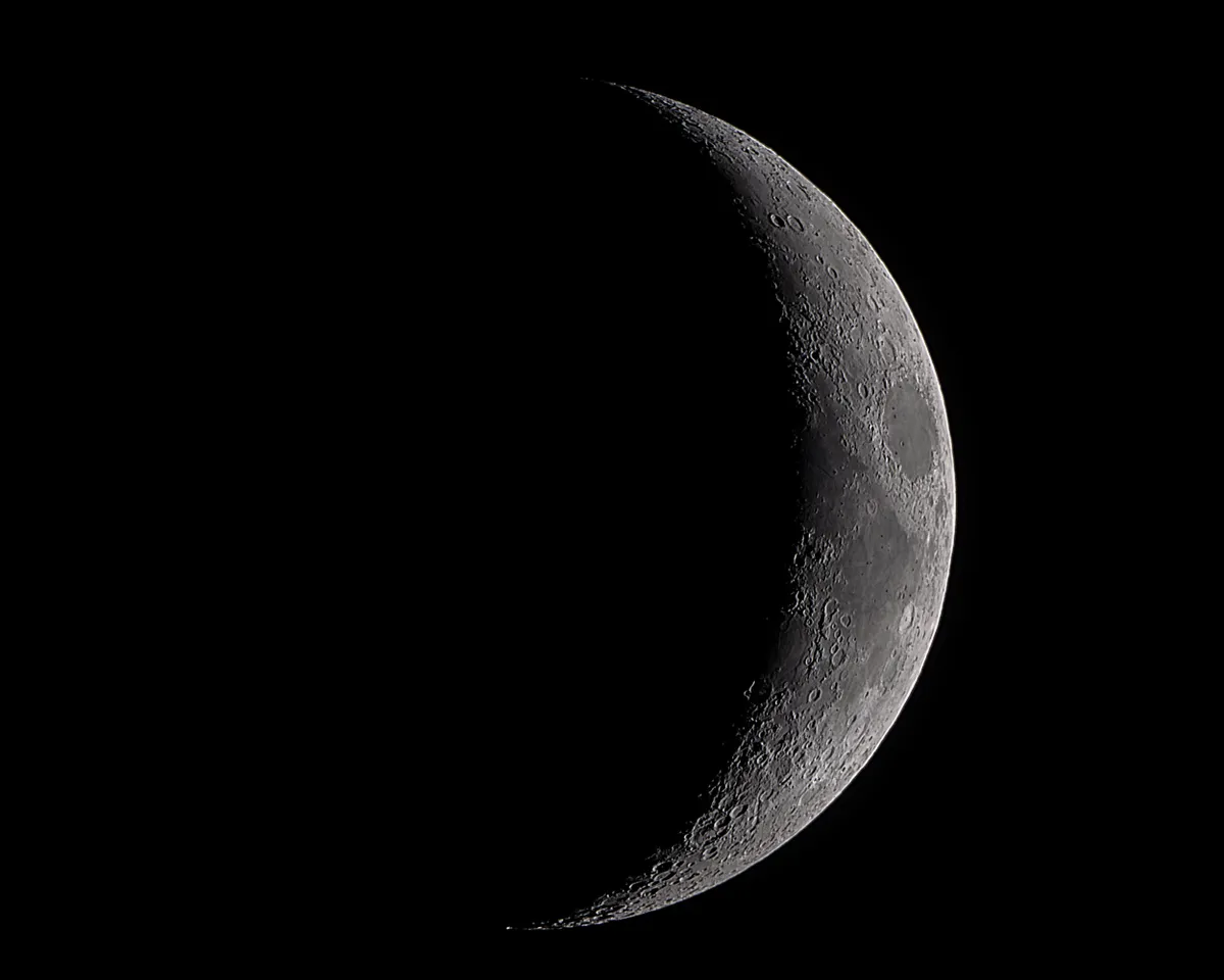 Crescent Moon by Houssem Ksontini, Tunis, Tunisia. Equipment: Skywatcher 150/750, Nikon D5300