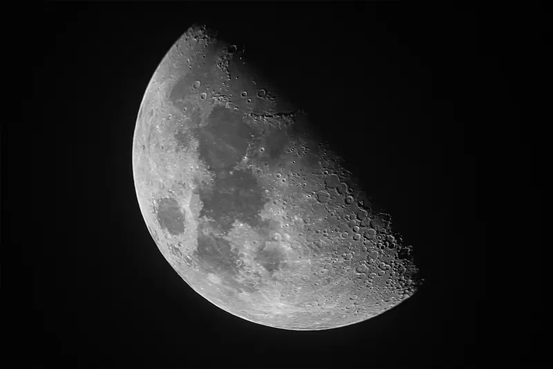 Moon by Stephen Dean, Isle of Wight, UK. Equipment: Skywatcher 80 mm ED pro, Canon 1100D.