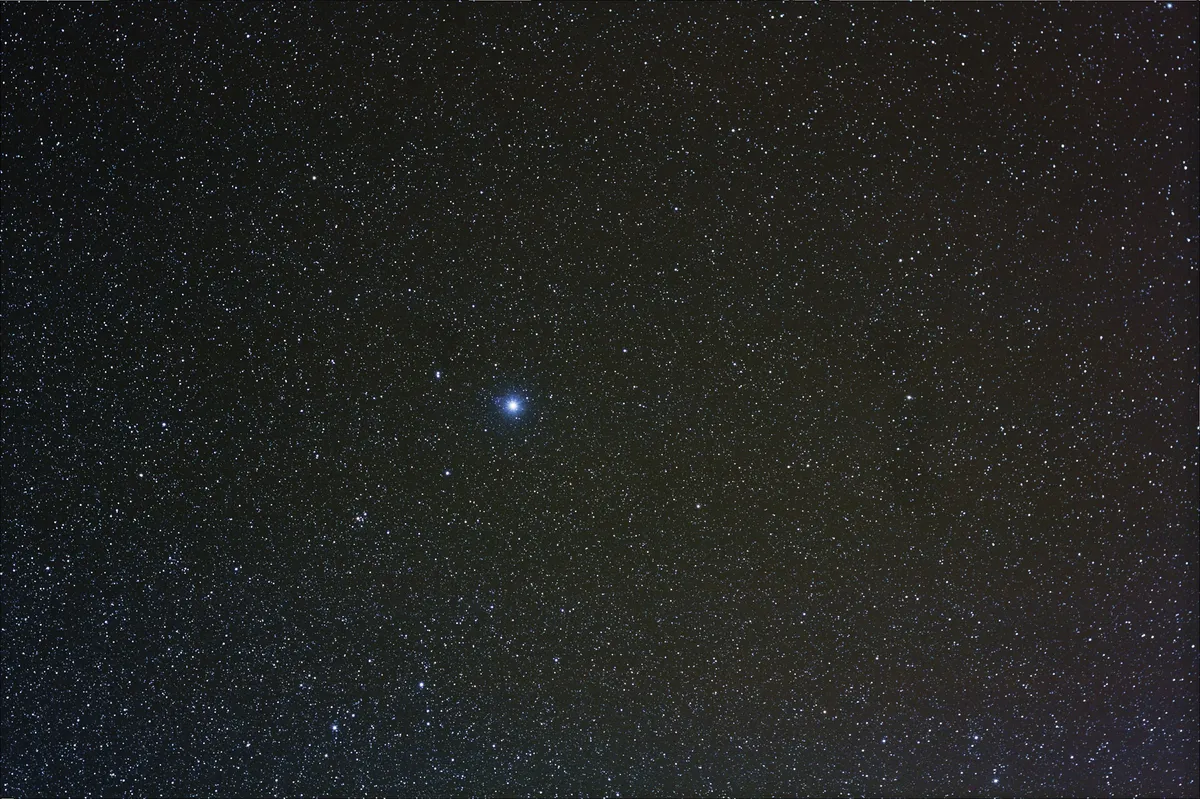 Star Vega by Jarrod Bennett, Mutxamel, Spain. Equipment: Canon 450D, 50mm lens, Vixen Polarie.